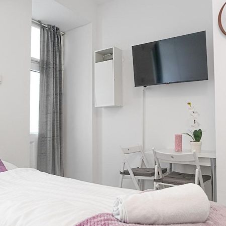 Cozy Room @ Hauptbahnhof - Well Situated & Central Bécs Kültér fotó
